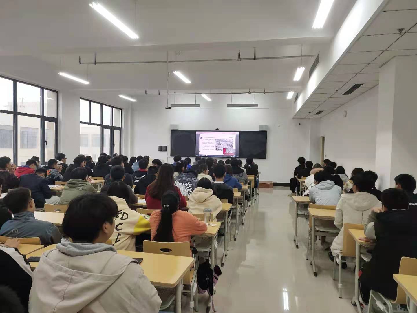 谈球吧体育app下载