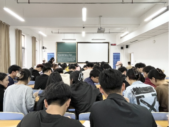 谈球吧体育app下载